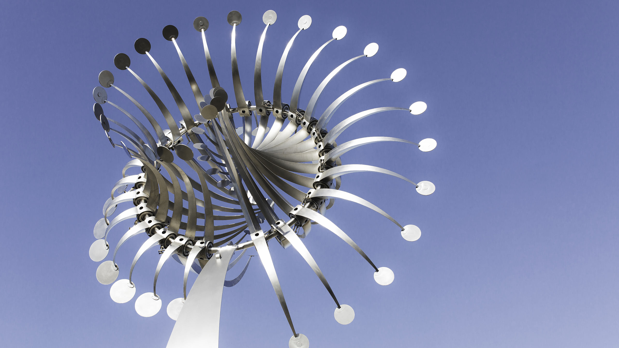 A kinetic sculpture welded by Anthony Howe